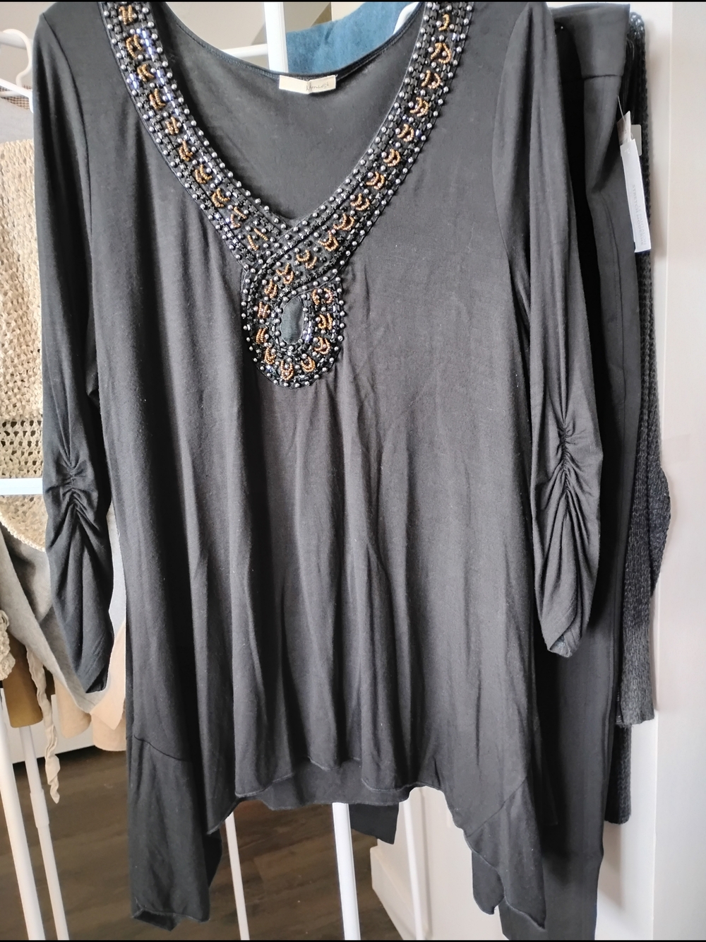 Memus'e Women Embroidery Rhinestone V-Neck Black Symmetric 3/4 Sleeve Women Top